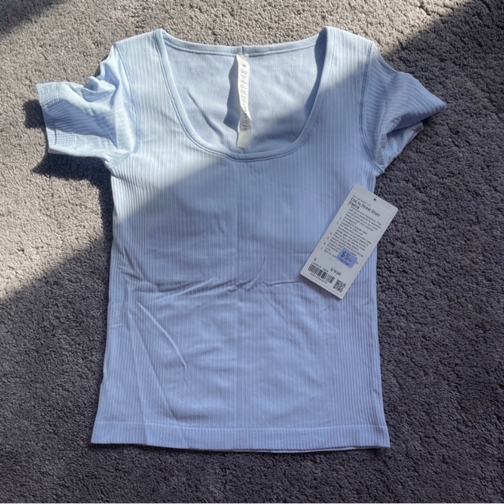 Lululemon Ebb to Street Short Sleeve 
Size 6

New with tags